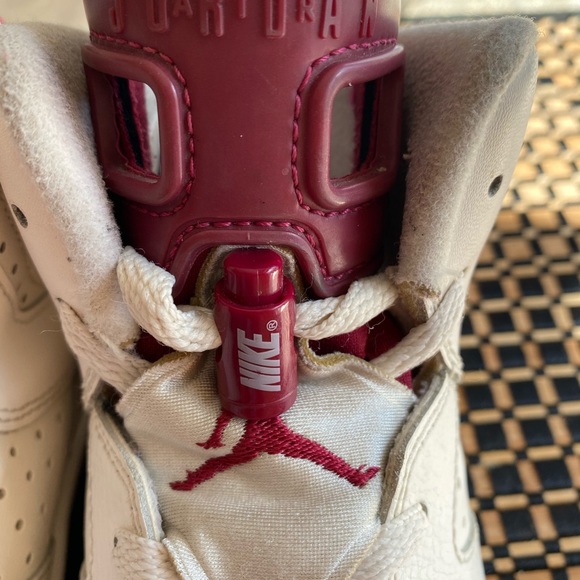 Jordan retro 6 Maroon 6y - Picture 9 of 9